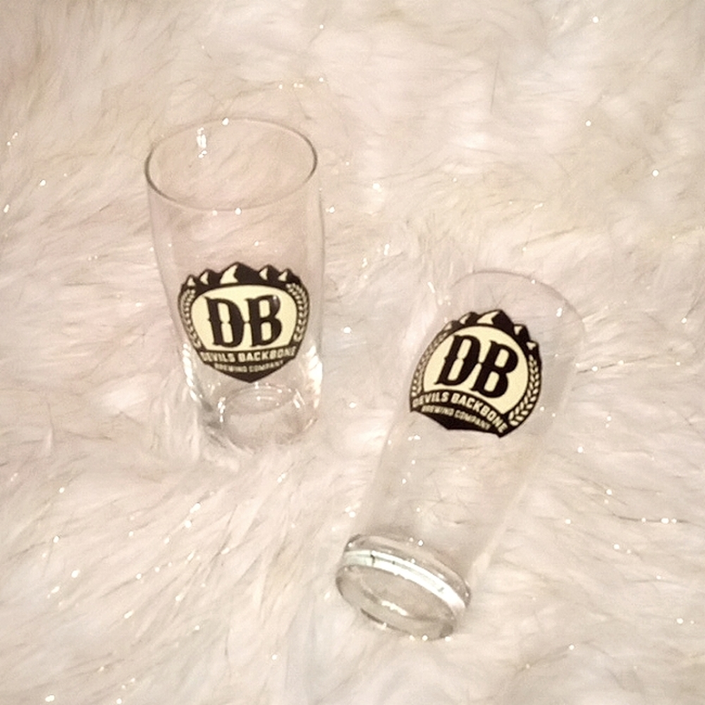 Set of Devil's Backbone brewing company 16 oz glasses